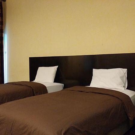 Quint Hotel Manado Exterior foto