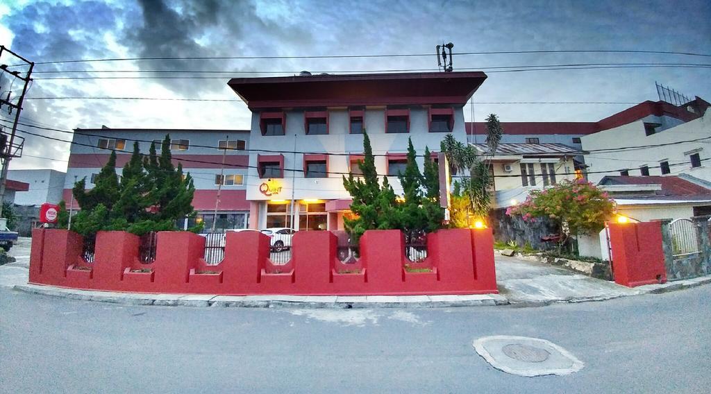 Quint Hotel Manado Exterior foto
